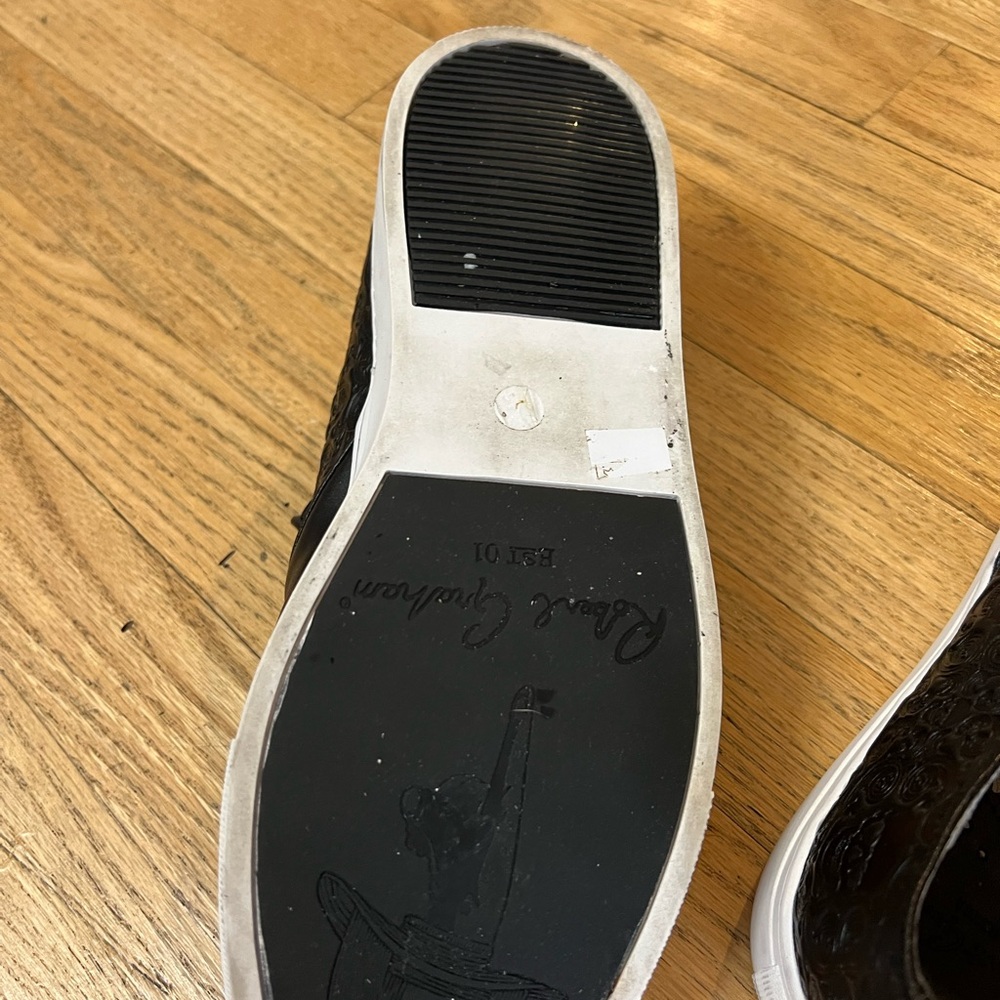 Robert Graham Embossed Skull Leather Shoes - Picture 14 of 16